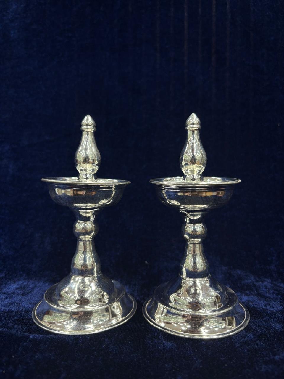 Short Malabar Round Top with Mogu Lamp