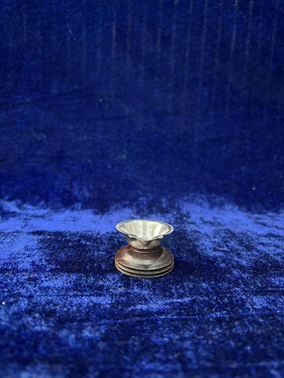 Agal With Short Wooden Base